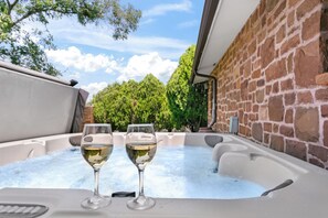 Outdoor spa tub - Hale Haus | 3/2, Full Kitchen, Hot Tub, Fire-Pit, Grill, Pet Friendly w/ Fee (Fredericksburg)