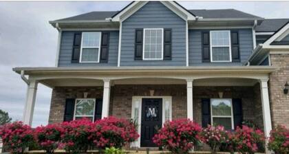 Sand Hill Comfort Entire Home 6 miles from Ft Benning!