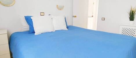 2 slaapkamers, een strijkplank/strijkijzer, gratis wifi, beddengoed