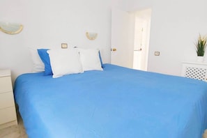 2 bedrooms, iron/ironing board, free WiFi, bed sheets
