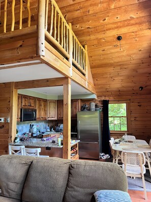 Interior - Charming family-friendly 3-bedroom lakehouse in peaceful Chestertown (Chestertown)