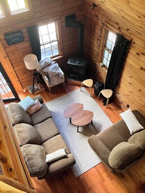 Smart TV, fireplace - Charming family-friendly 3-bedroom lakehouse in peaceful Chestertown (Chestertown)