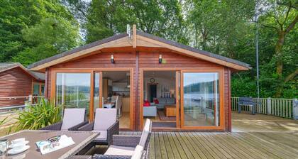 Lakefront Lodge with direct lake access - Fallbarrow Park, Bowness