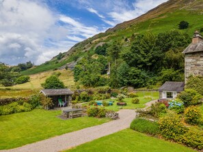 Property grounds - Broad How -  Large house ideal for families or walking groups. (Patterdale)