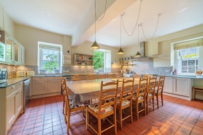 Fridge, microwave, dishwasher, high chair - Broad How -  Large house ideal for families or walking groups. (Patterdale)