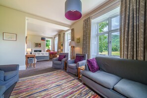 TV, fireplace, books - Broad How -  Large house ideal for families or walking groups. (Patterdale)