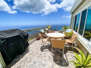 Outdoor dining - Balcony Views - Central Location - Quiet Community (St. Thomas)