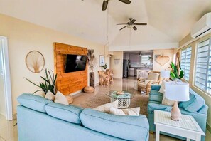 Smart TV - Balcony Views - Central Location - Quiet Community (St. Thomas)