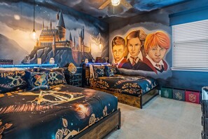 6 bedrooms, iron/ironing board, WiFi, bed sheets - The Modern Magical Villa (Kissimmee)