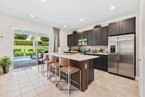 Fridge, microwave, oven, stovetop - The Modern Magical Villa (Kissimmee)