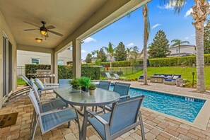 Outdoor dining - The Modern Magical Villa (Kissimmee)