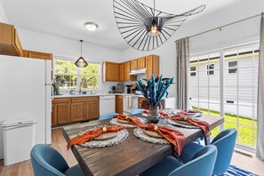 Fridge, microwave, oven, stovetop - Homey 3bd - BBQ & Backyard - Close to downtown (Raleigh)