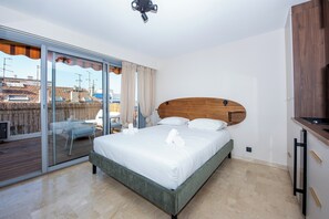 WiFi, bed sheets