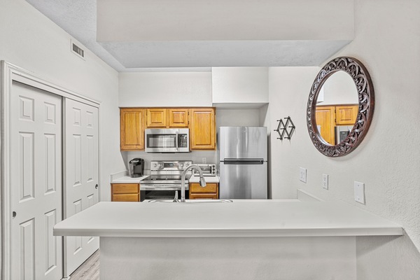 Geladeira, micro-ondas, fogão, cooktop