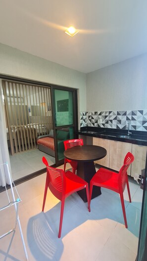 Familiestudio, hageutsikt | Lanai