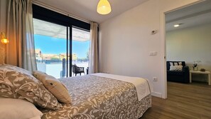 1 chambre, fer et planche à repasser, lit parapluie, draps fournis