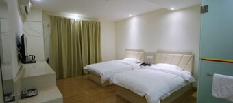 Super 8 Shanghai Dongjing Huanlegu Dongye Road