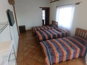 3 camere, una scrivania, Wi-Fi, lenzuola