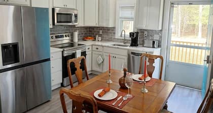 1-bd Sandwich apartment in duplex w/ AC,WiFi,Porch