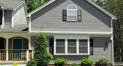 1-bd Sandwich apartment in duplex w/ AC,WiFi,Porch