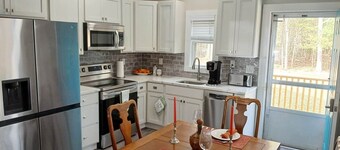 1-bd Sandwich apartment in duplex w/ AC,WiFi,Porch