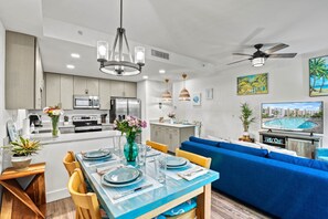 Dining - Resort Pool & Spa, Fitness Center, Pet Friendly, Waterfront Condo in Downtown! (Sarasota)