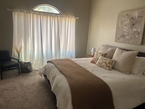 4 Schlafzimmer, Schreibtisch, Bügeleisen/Bügelbrett, kostenloses WLAN