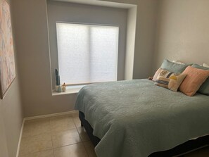 4 habitaciones, escritorio, tabla de planchar con plancha y wifi gratis 