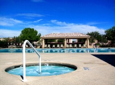 Cozy home in the heart of the desert!  5 minutes from the Saguaro National Park!
