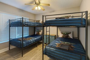 4 bedrooms, iron/ironing board, WiFi, bed sheets