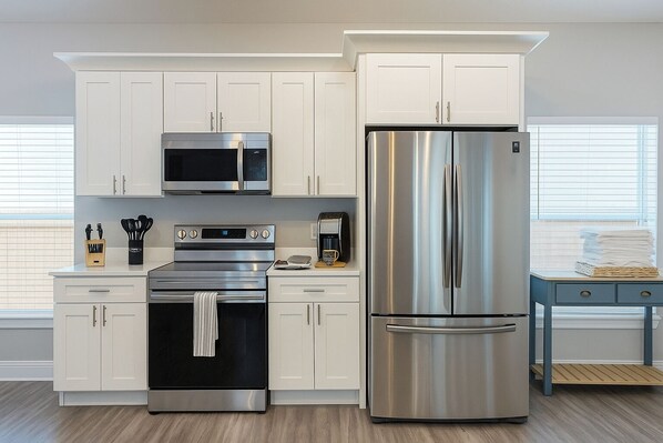 Fridge, microwave, oven, coffee/tea maker
