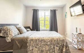 2 bedrooms, desk, iron/ironing board, free WiFi - Luxurious 2-Bed, 2-Bath fully furnished Condo – Perfect in Newark, Delaware  (Newark)