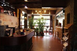Bar (on property) - Baihuayuan River View Guesthouse (Fenghuang)