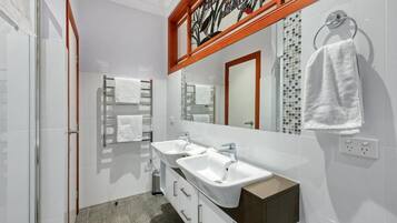 Kookaburra Cozy Suite | Bathroom | Hair dryer, bathrobes, slippers, towels