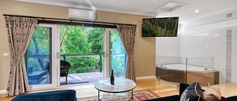 Charming Camellia Suite | 1 bedroom, blackout drapes, soundproofing, iron/ironing board