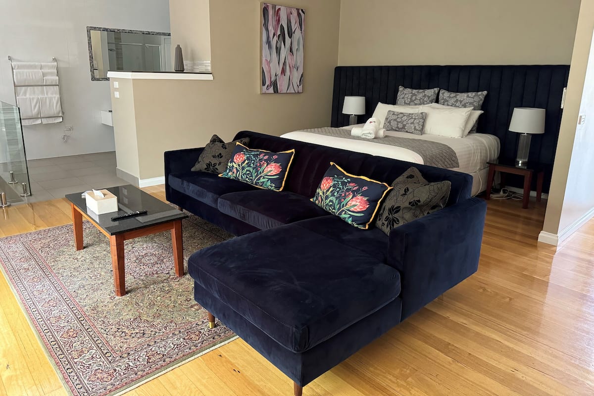 Premium villa | Verduisterende gordijnen, geluiddichte muren