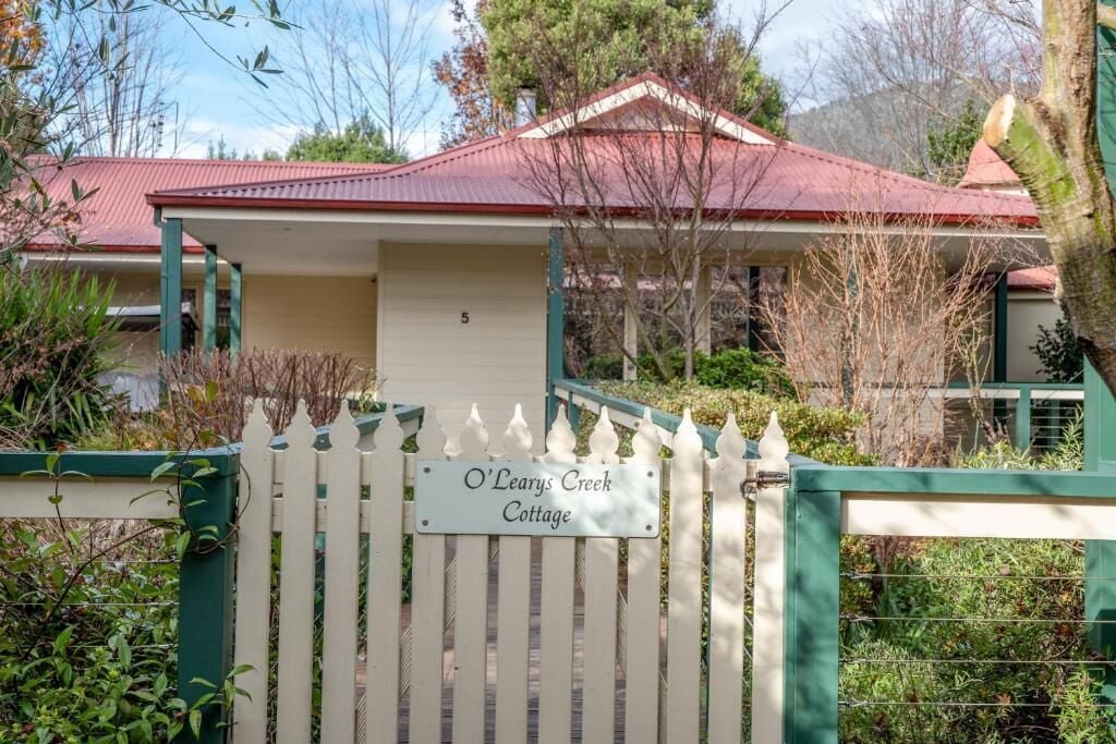 O&#x27;Learys Creek Hideaway | Blackout drapes, soundproofing, iron/ironing board, free WiFi