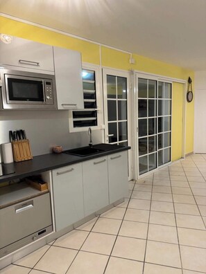 Microwave, dishwasher