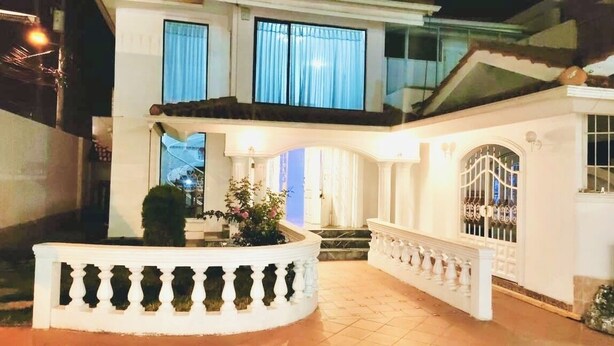 Exterior - Budda Blue Hostel (Riobamba)