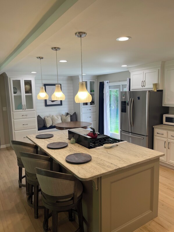 Fridge, microwave, oven, stovetop - 3-bedroom home just 15 mins from charming downtown Charleston and beach! (Charleston)