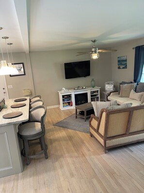 Smart TV, fireplace, DVD player - 3-bedroom home just 15 mins from charming downtown Charleston and beach! (Charleston)