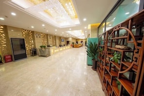 Interior - Han Tang · Grand Hotel (Dunhuang)