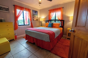 3 bedrooms, desk, iron/ironing board, free WiFi