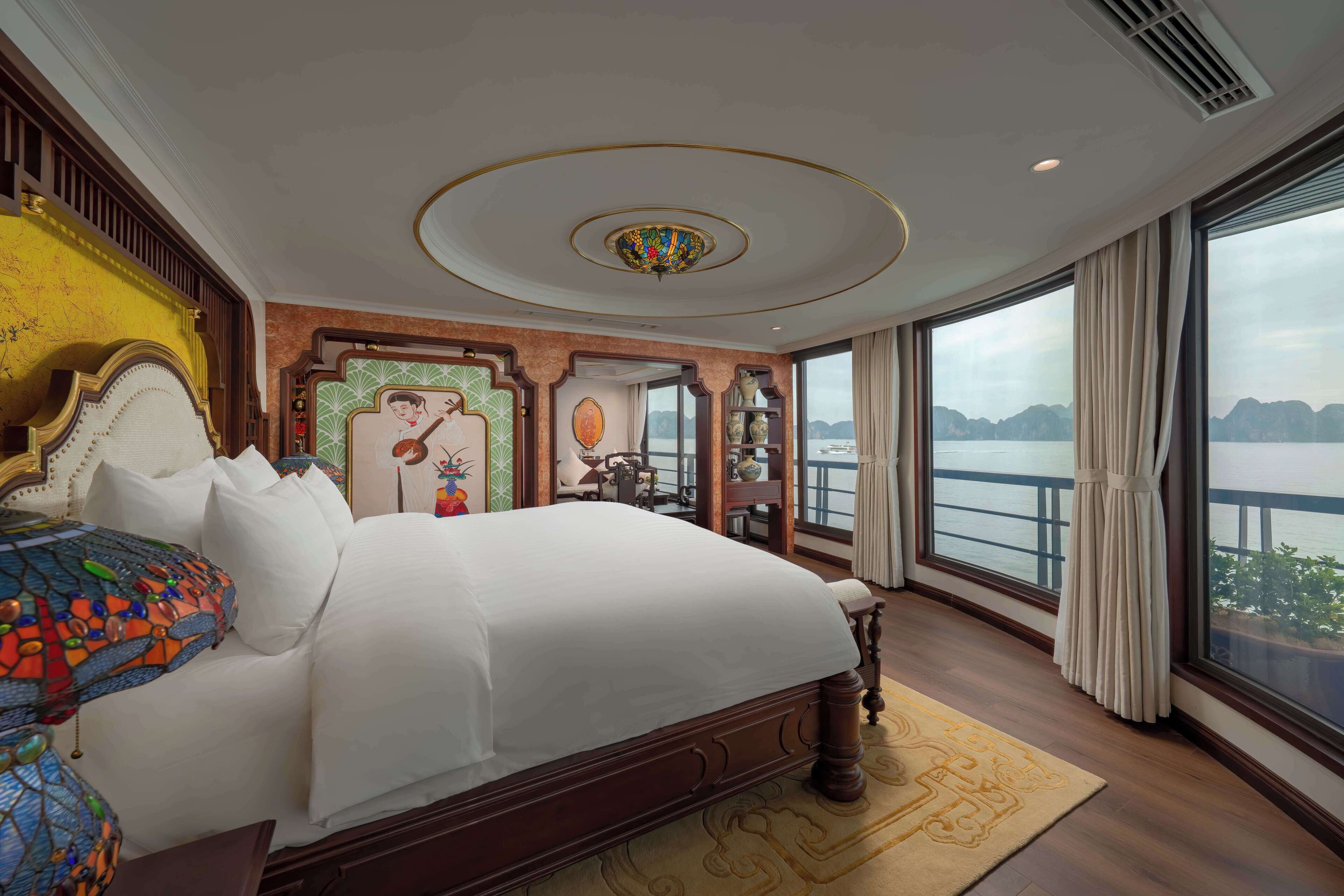 Majestic Cabin | Premium bedding, down duvets, minibar, in-room safe