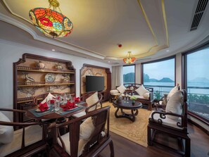 Royal Palace Cabin | In-room dining - L'amour Cruise (Ha Long)