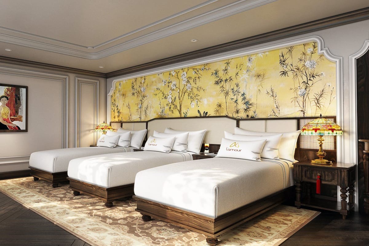 Premium bedding, down comforters, minibar, in-room safe