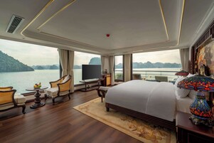 ห้องรอยัลดับเบิล, ระเบียง, วิวทะเล | เครื่องนอนระดับพรีเมียม, ผ้านวมขนเป็ด, มินิบาร์, ตู้นิรภัยในห้องพัก