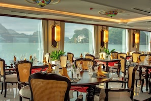 Restaurant - L'amour Cruise (Ha Long)