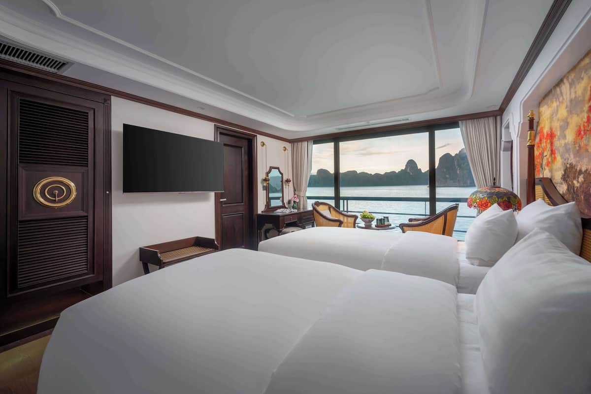 Premium bedding, down comforters, minibar, in-room safe