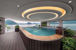 8 outdoor pools - L'amour Cruise (Ha Long)